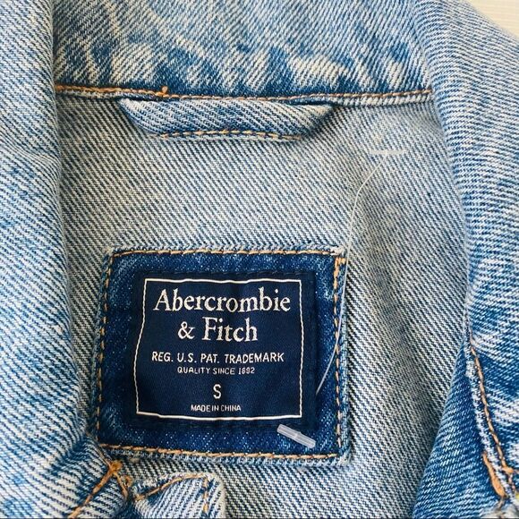 Abercrombie & Fitch Womens Jean Jacket Button Longsleeve Denim Distressed Small - Picture 2 of 3